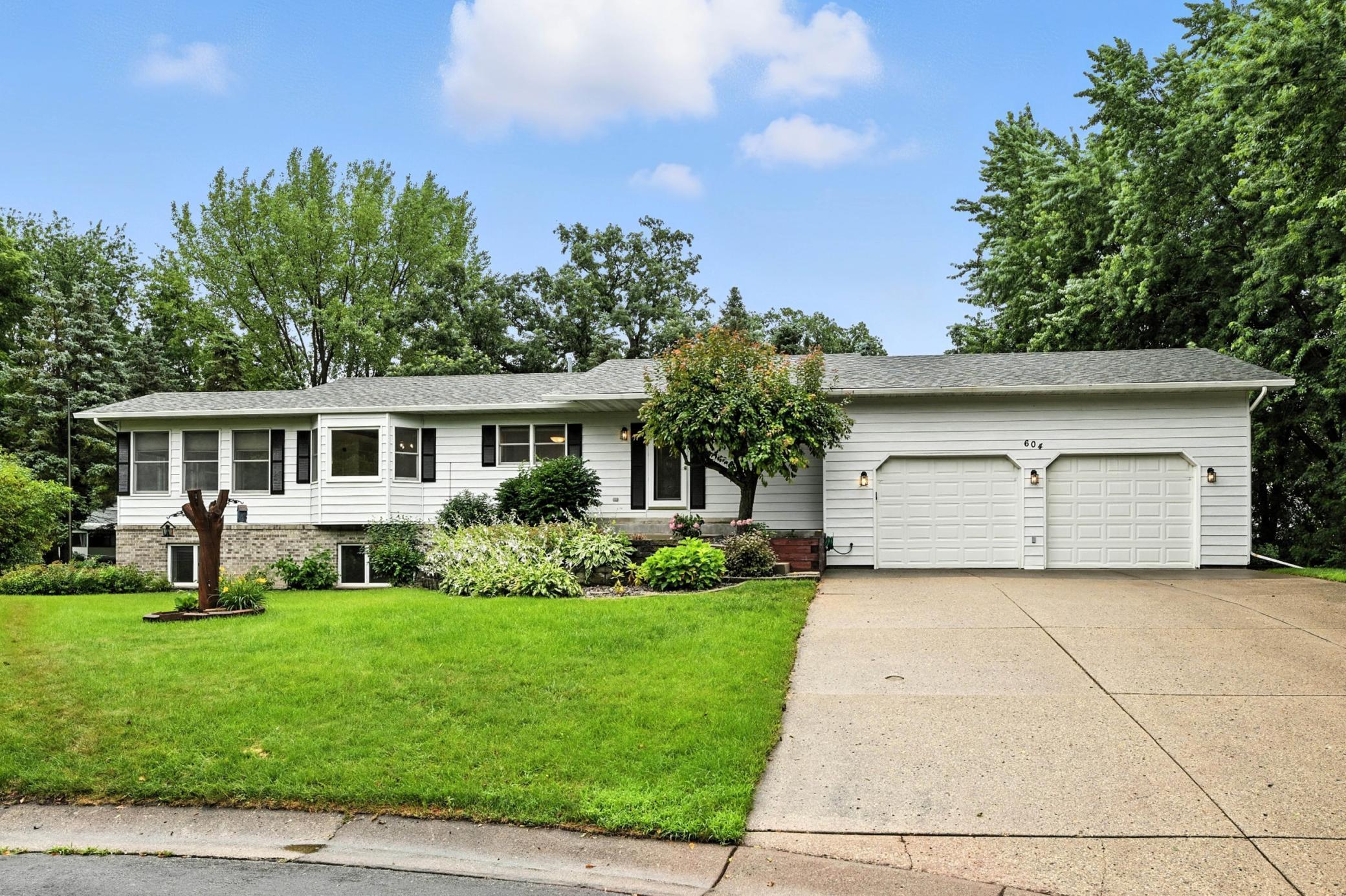 Property Photo:  604 Valley View Lane  MN 55388 