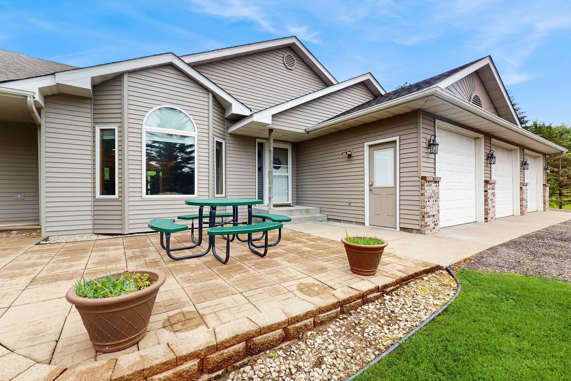 Property Photo:  7335 Woodland Trail  MN 55373 