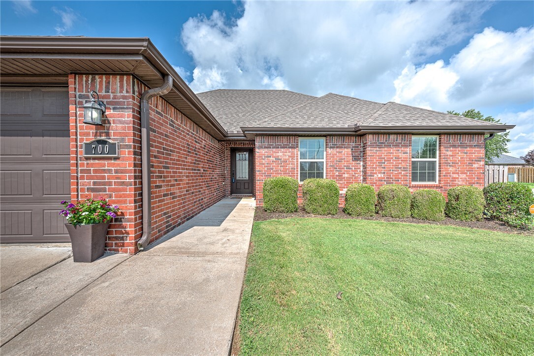 Property Photo: 700 SW Arch Street AR 72712