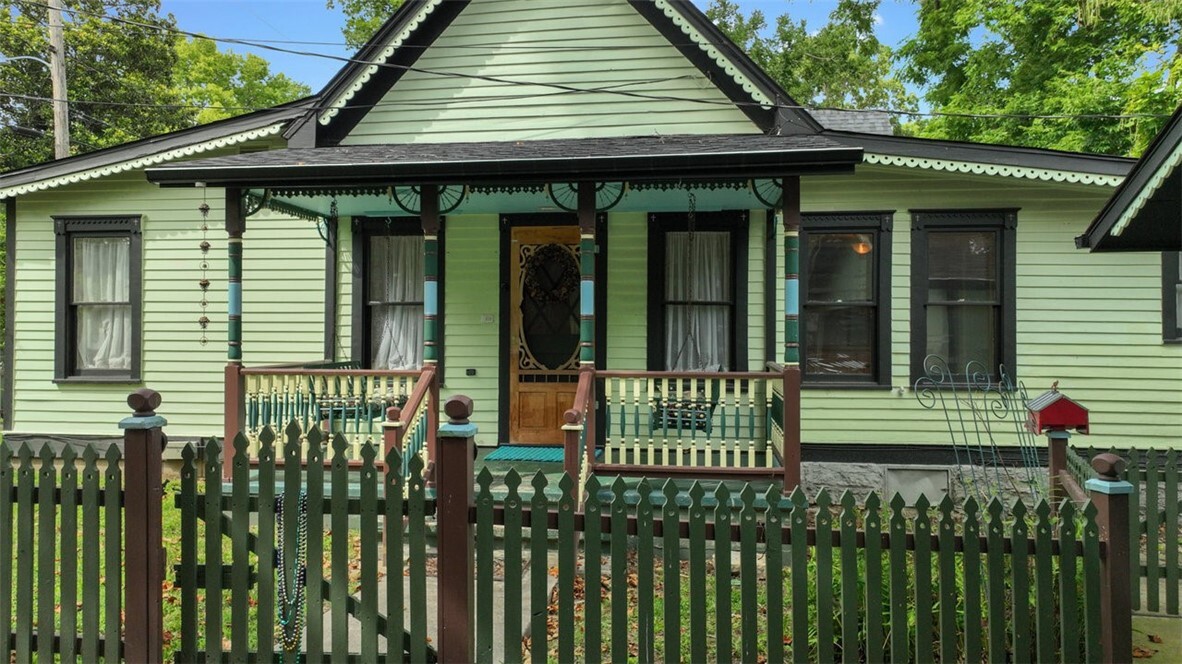 Property Photo:  110 Wall Street  AR 72632 