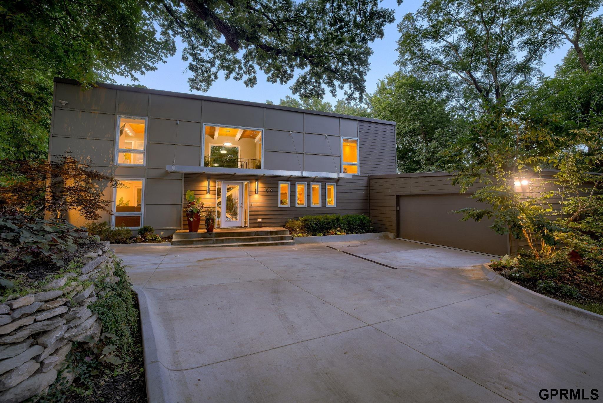 9316 Oak Street  Omaha NE 68124-0000 photo