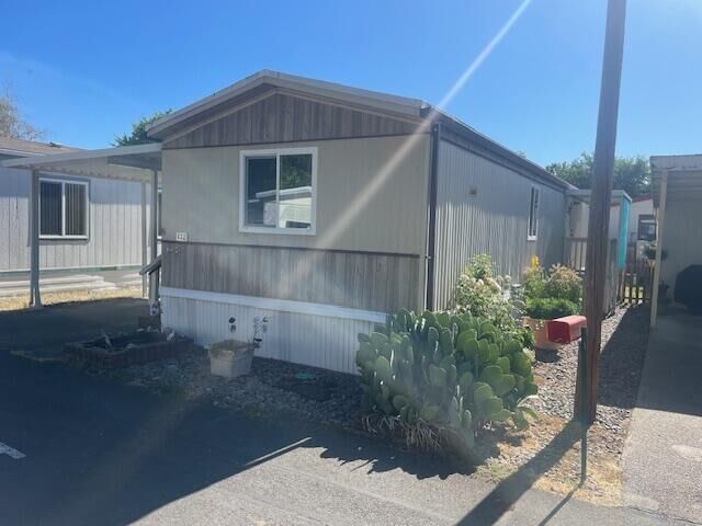 Property Photo: 432 Ashwood Drive OR 97526