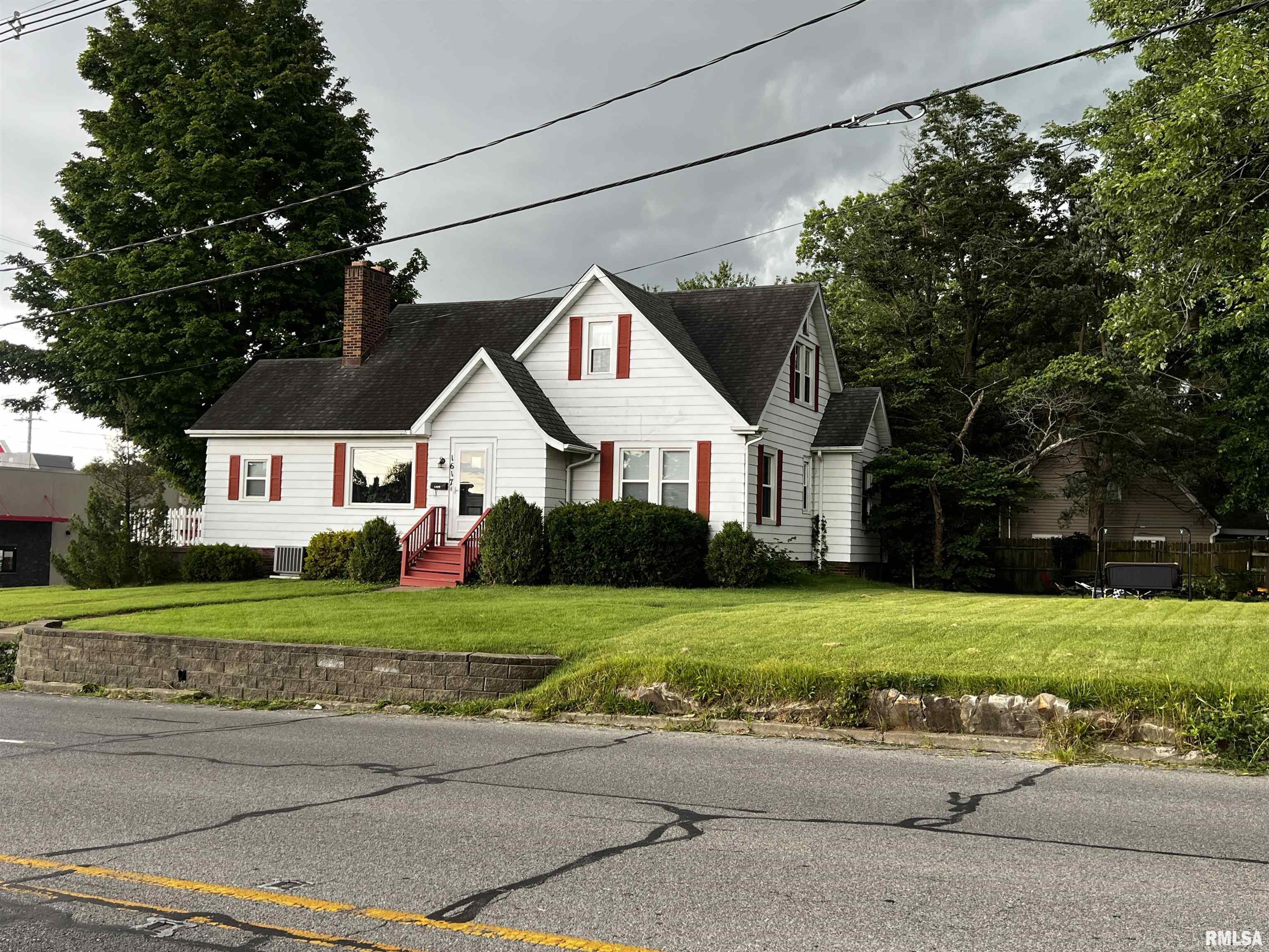 Property Photo: 1617 Oakland Avenue IL 62864