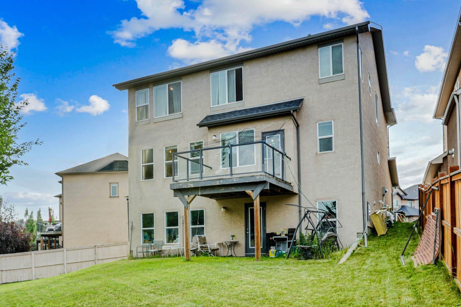 Property Photo:  28 Elmont Mews SW  AB T3H 0L8 