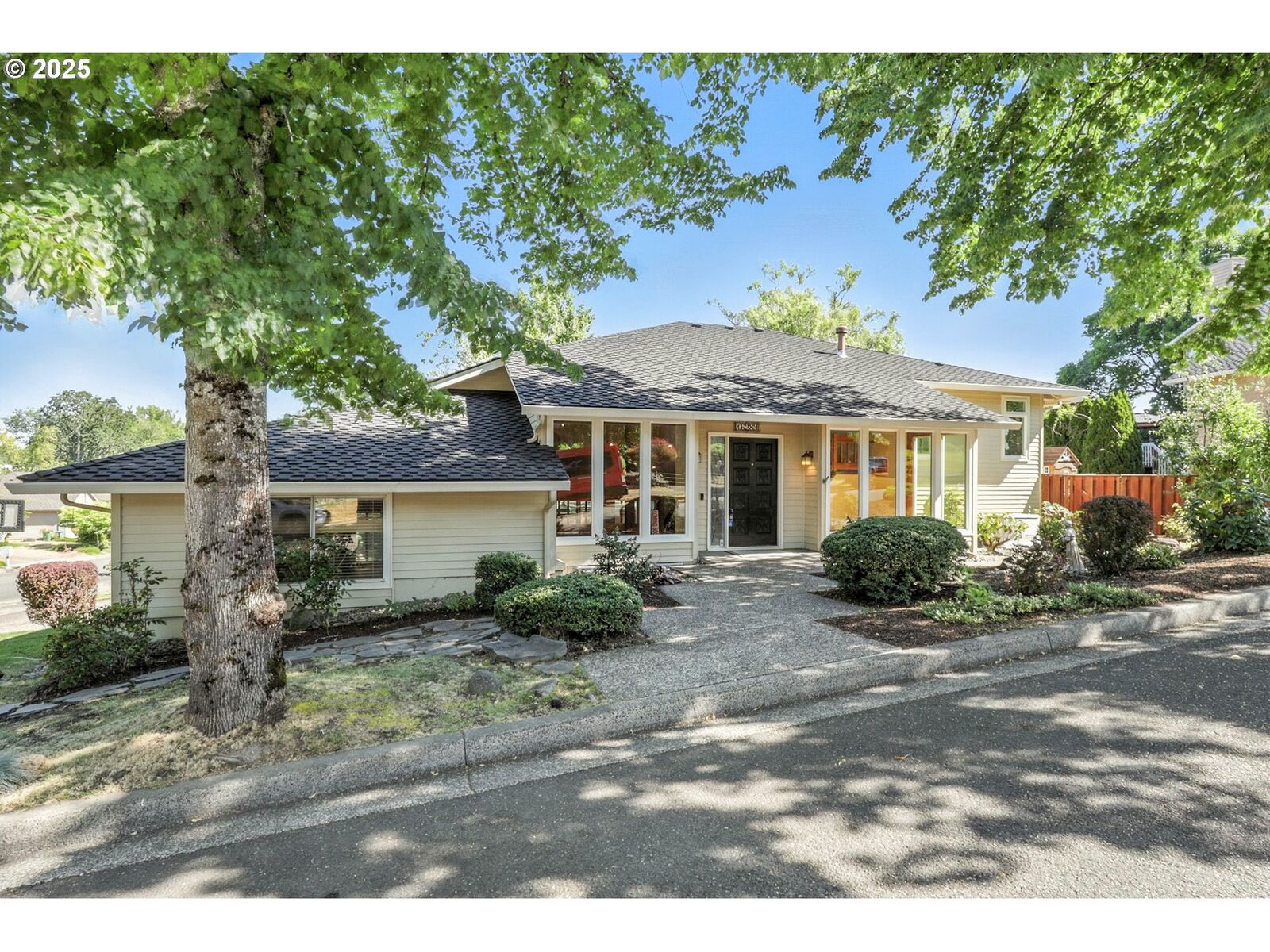 Property Photo: 16289 NW Mission Oaks Dr OR 97006