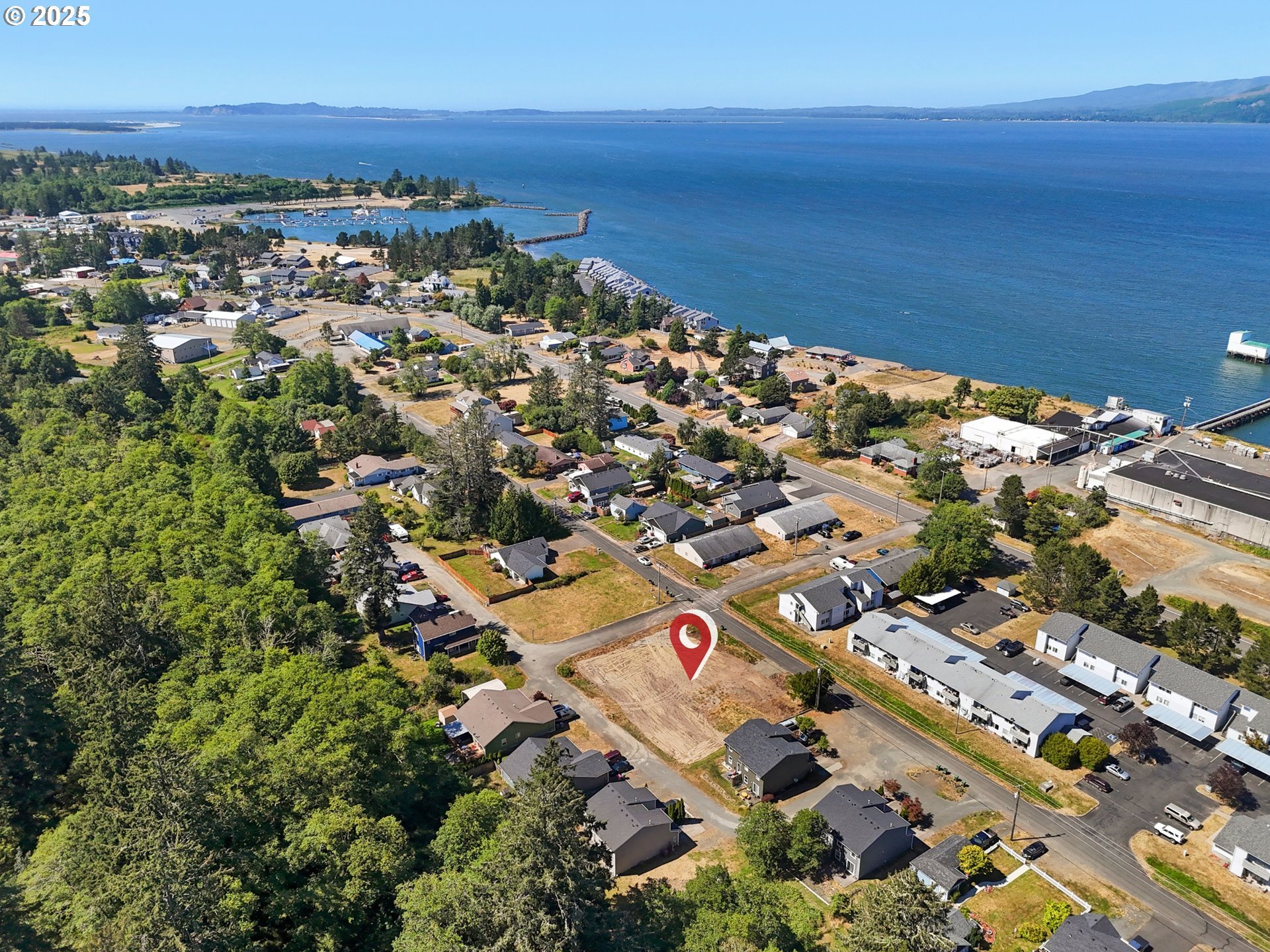 Property Photo:  590 7th Ct  OR 97121 