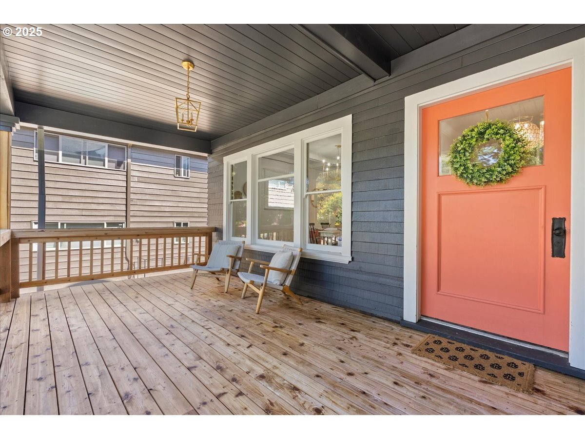 Property Photo: 2524 NE Halsey St OR 97232