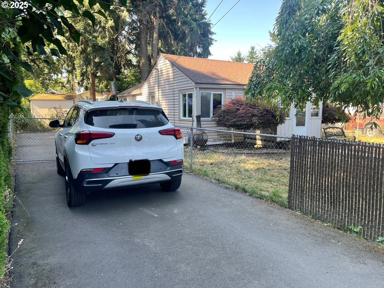 Property Photo:  7914 SE Overland St  OR 97222 