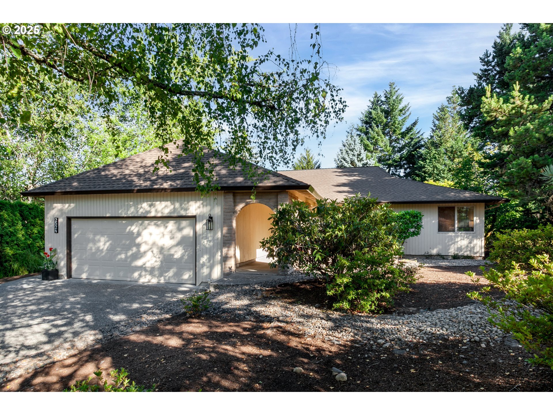 Property Photo: 2524 Orchard Hill Pl OR 97035