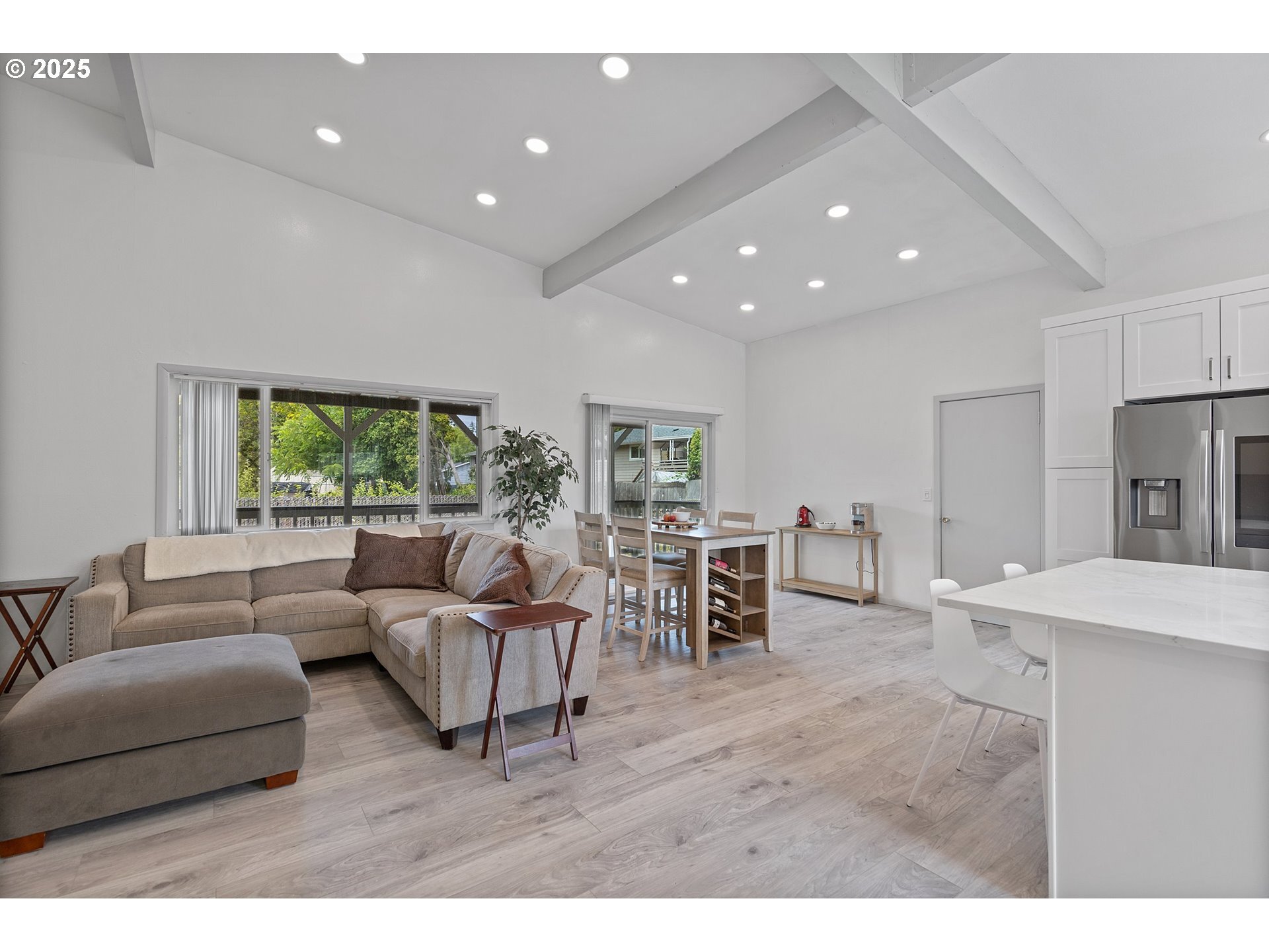Property Photo:  1021 NE 195th Ave  OR 97230 