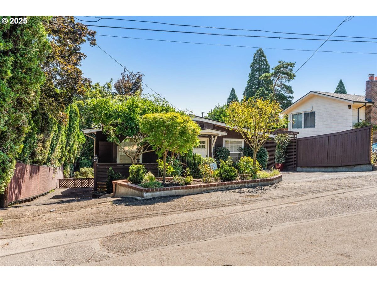 Property Photo: 6904 SW 53rd Ave OR 97219