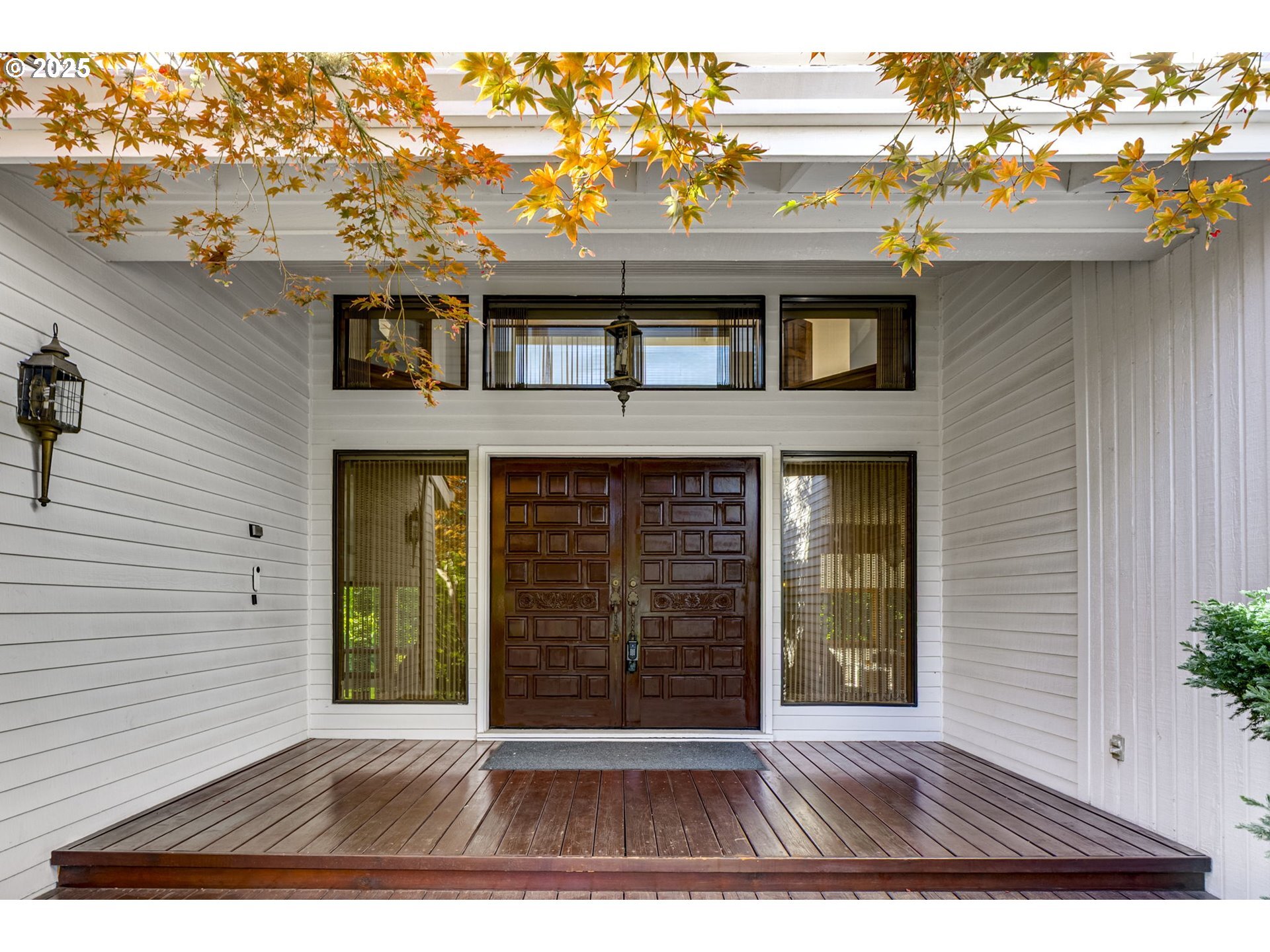 Property Photo: 7019 SW Chapel Ln OR 97223