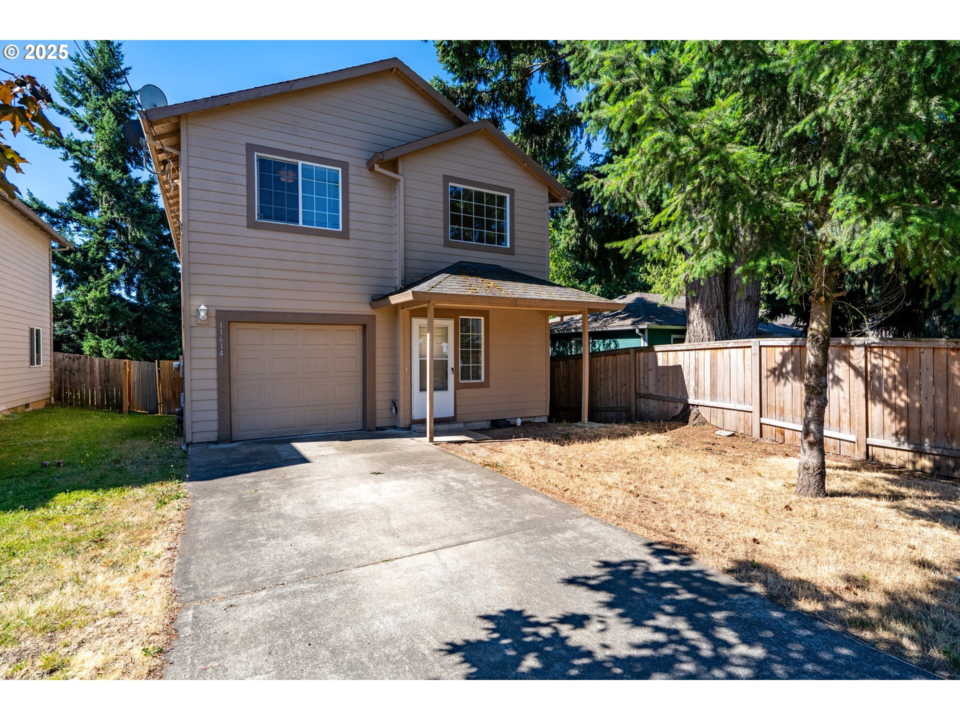 Property Photo: 11614 SE Main St OR 97216