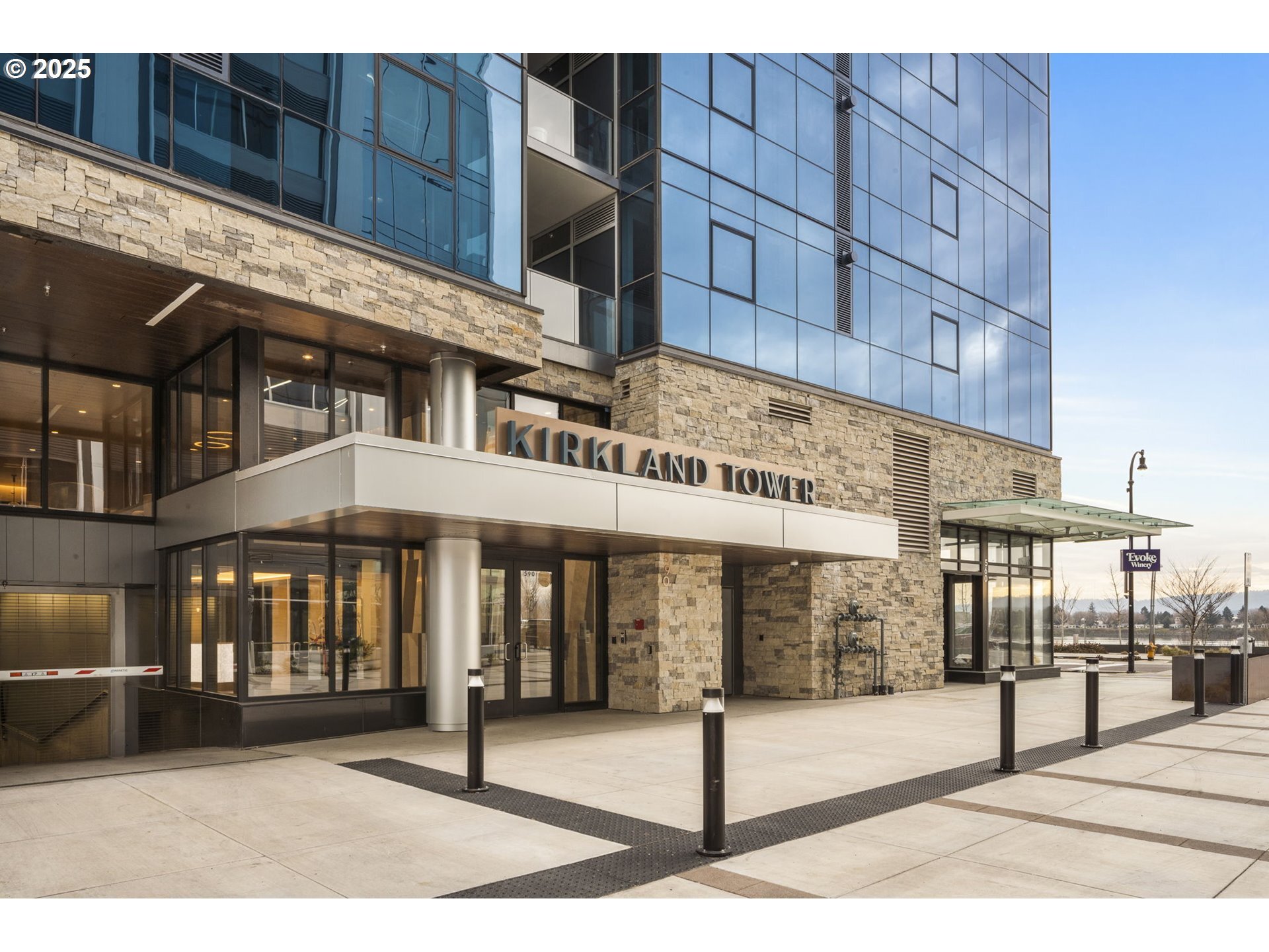 Property Photo:  590 Waterfront Way 901  WA 98660 