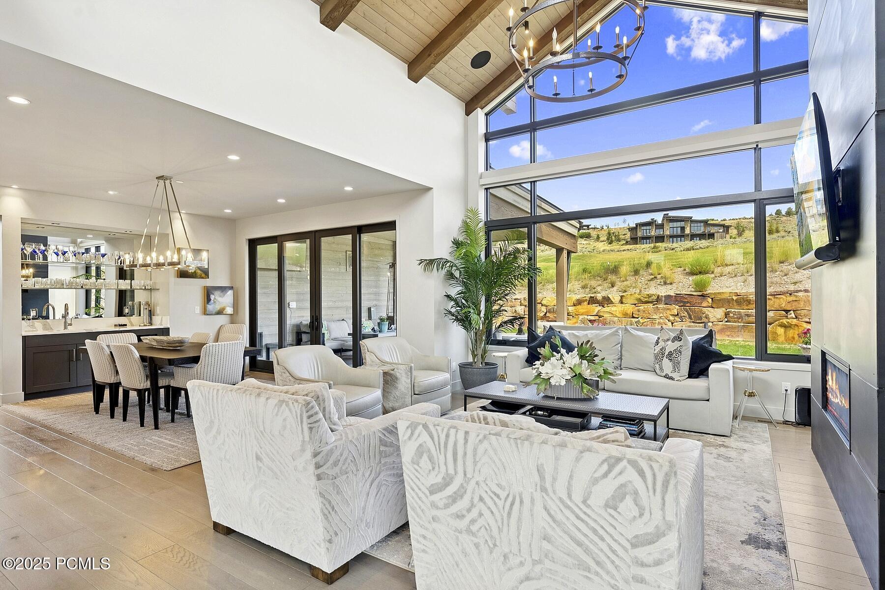 Property Photo:  4005 E Coopers Hawk Loop  UT 84036 