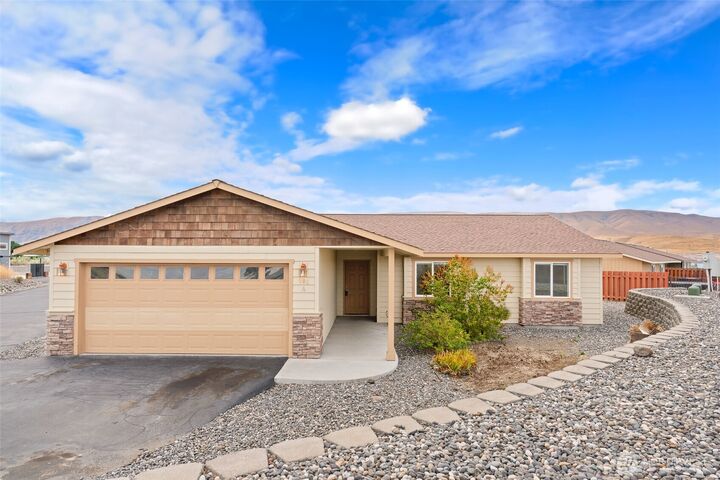 Property Photo: 509 SW Clubhouse Way A WA 99349