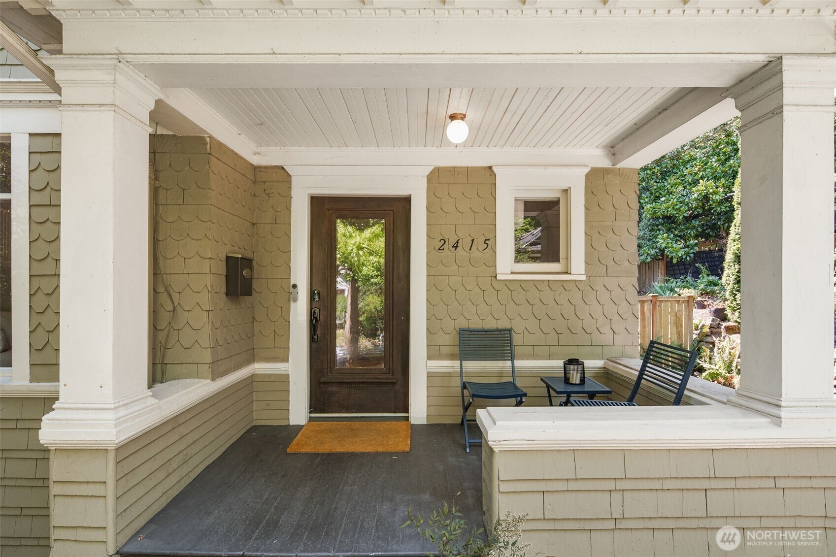 Property Photo:  2415 E  Spring Street  WA 98122 
