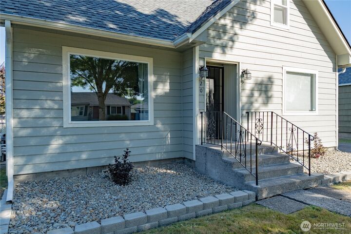 Property Photo: 520 23rd Avenue WA 98632