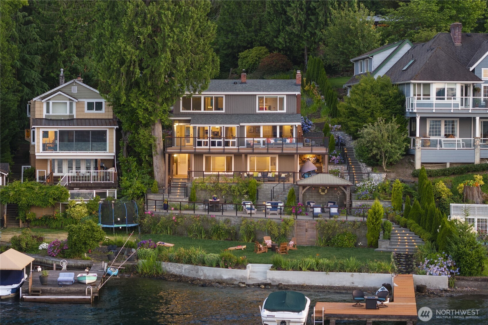 Property Photo: 18176 SE 41st Place WA 98027