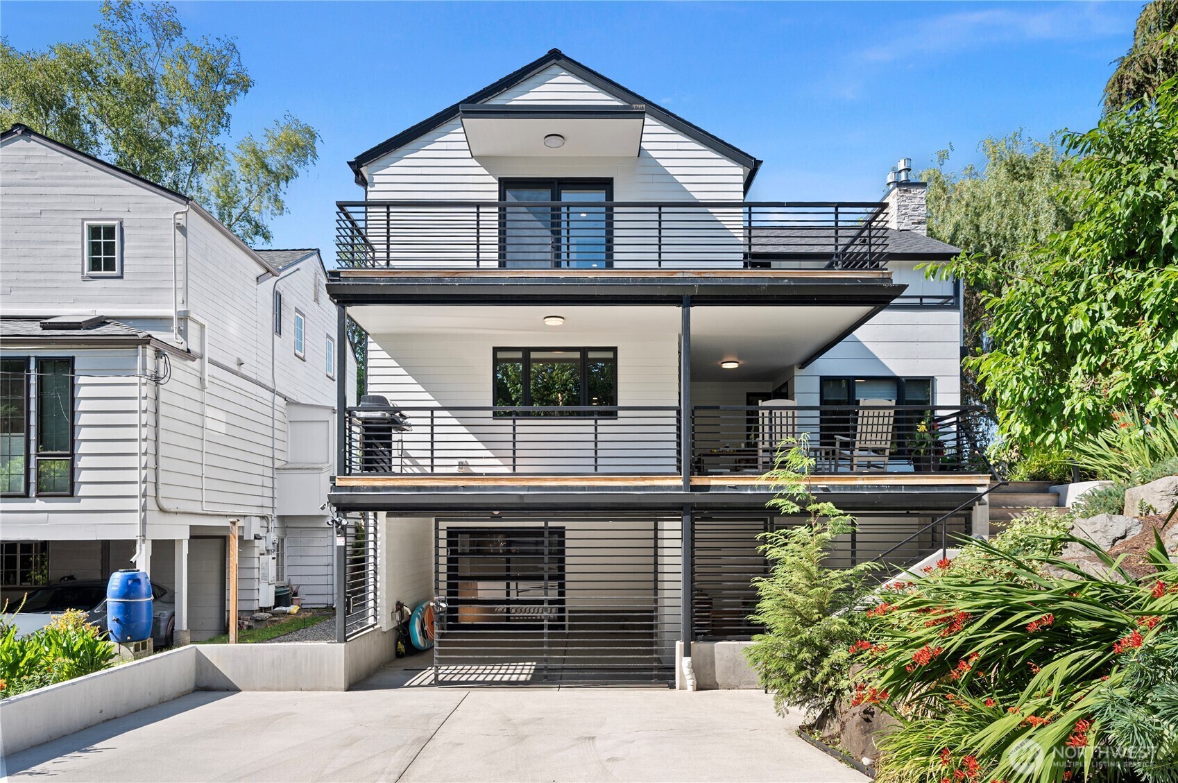 Property Photo:  1633 E Calhoun Street  WA 98112 