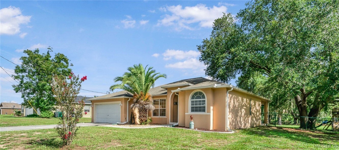 Property Photo: 5811 W Meadowpark Lane FL 34429
