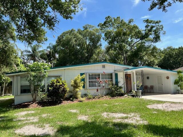 Property Photo: 611 Brack Road FL 34982