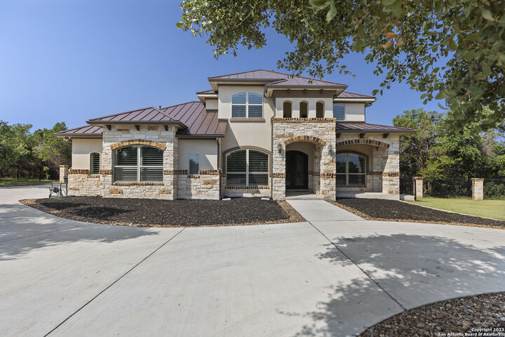 Property Photo:  138 Scarlet Ct  TX 78133 