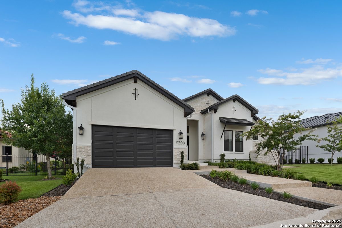Property Photo: 7203 Bluff Run TX 78257