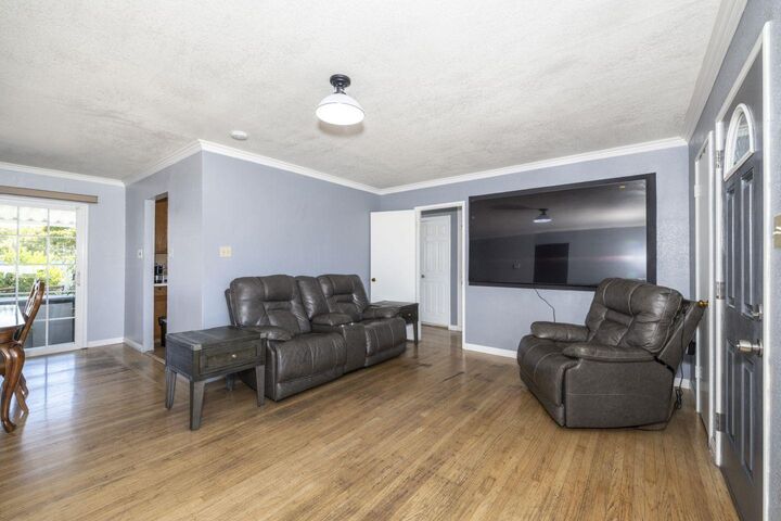 Property Photo: 27906 Thackeray Avenue CA 94544