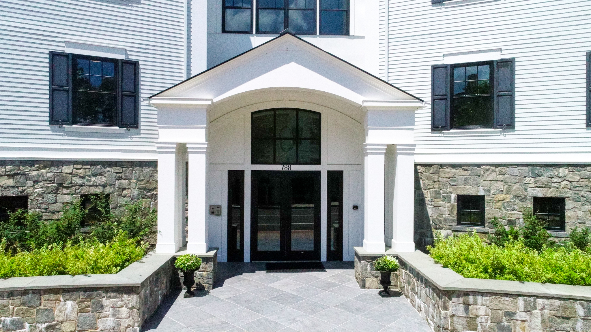 Property Photo: 788 Farmington Avenue Apt 104 CT 06032