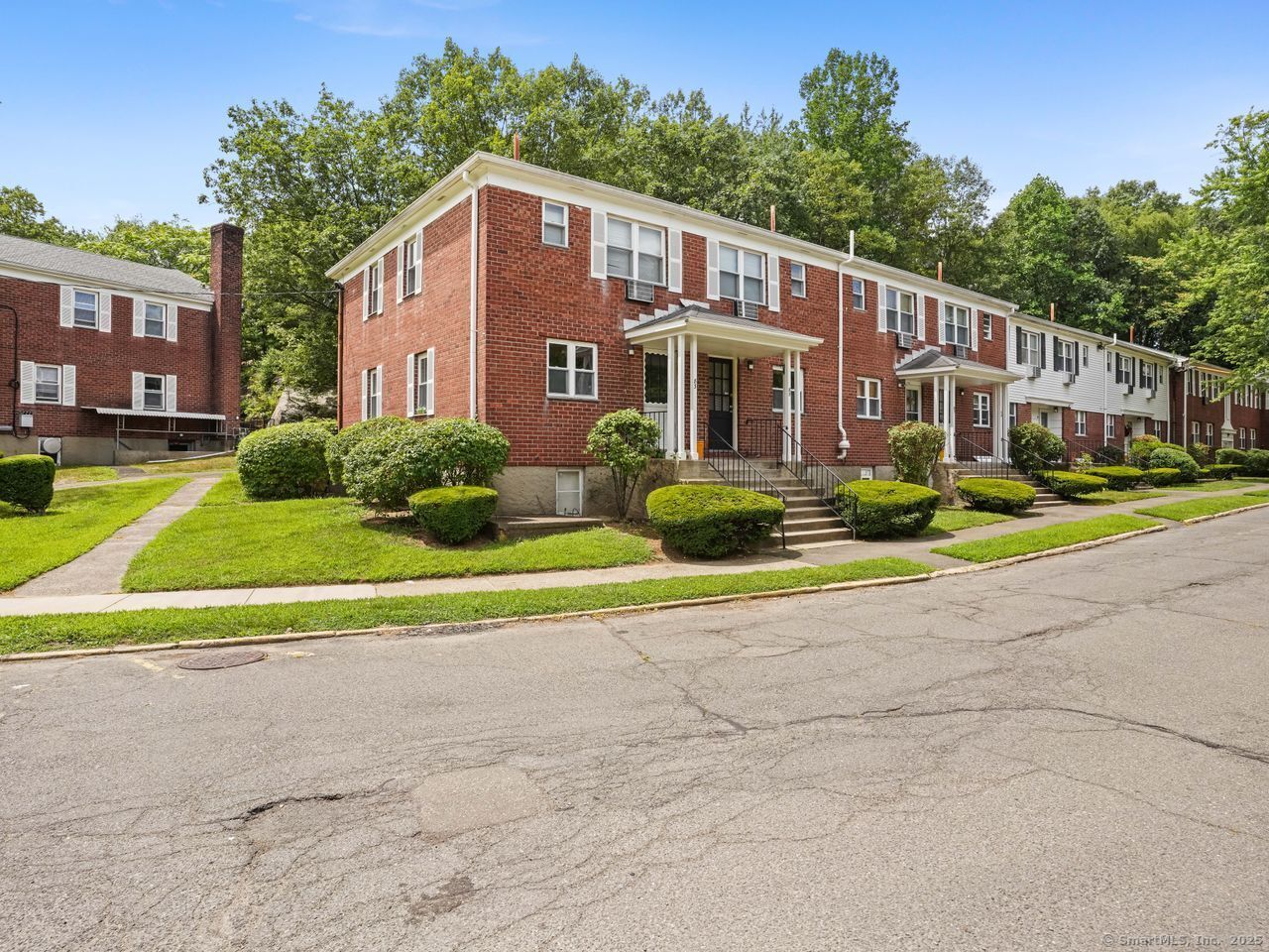 Property Photo: 85 Abner Court 85 CT 06606
