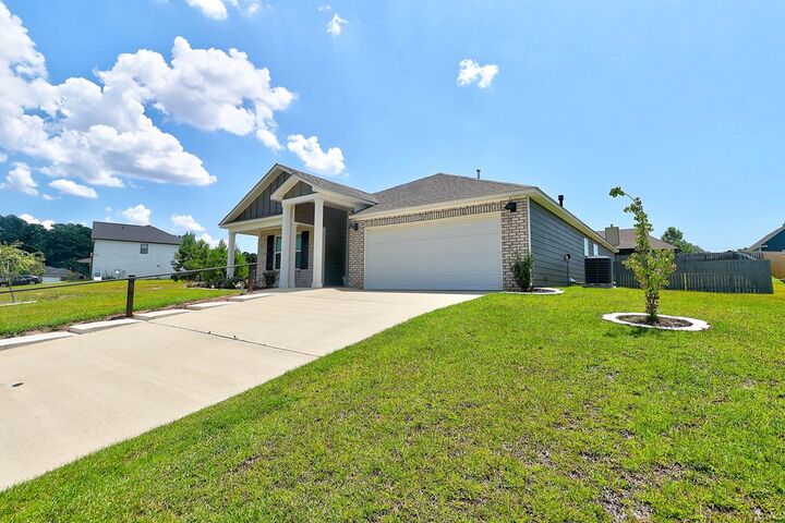 Property Photo: 201 Mairead AL 36301