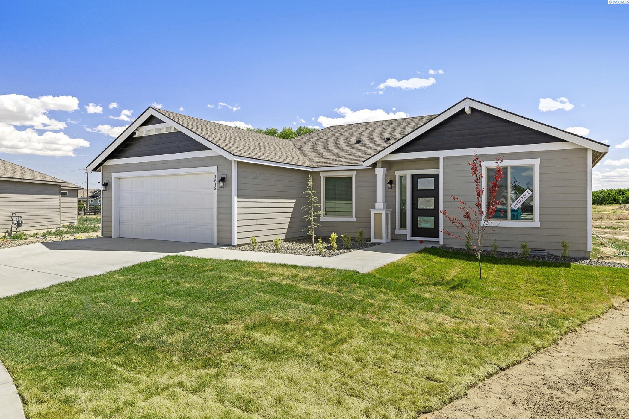 Property Photo:  1612 Diamond Ave  WA 98930 