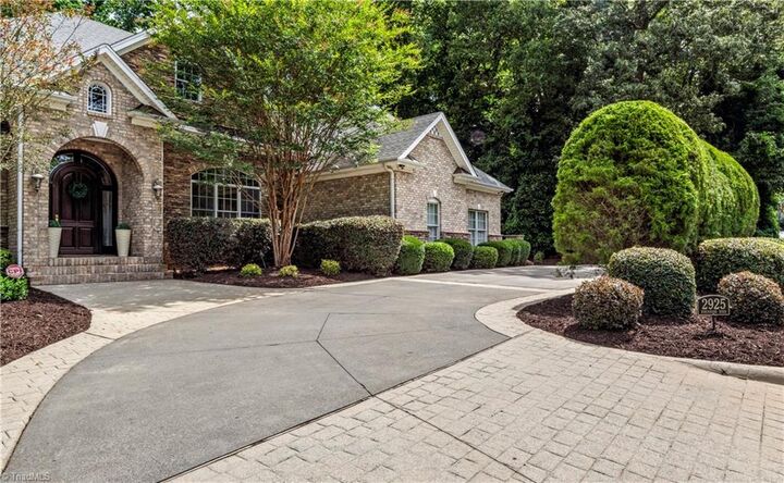 Property Photo: 2925 Robinhood Road NC 27106