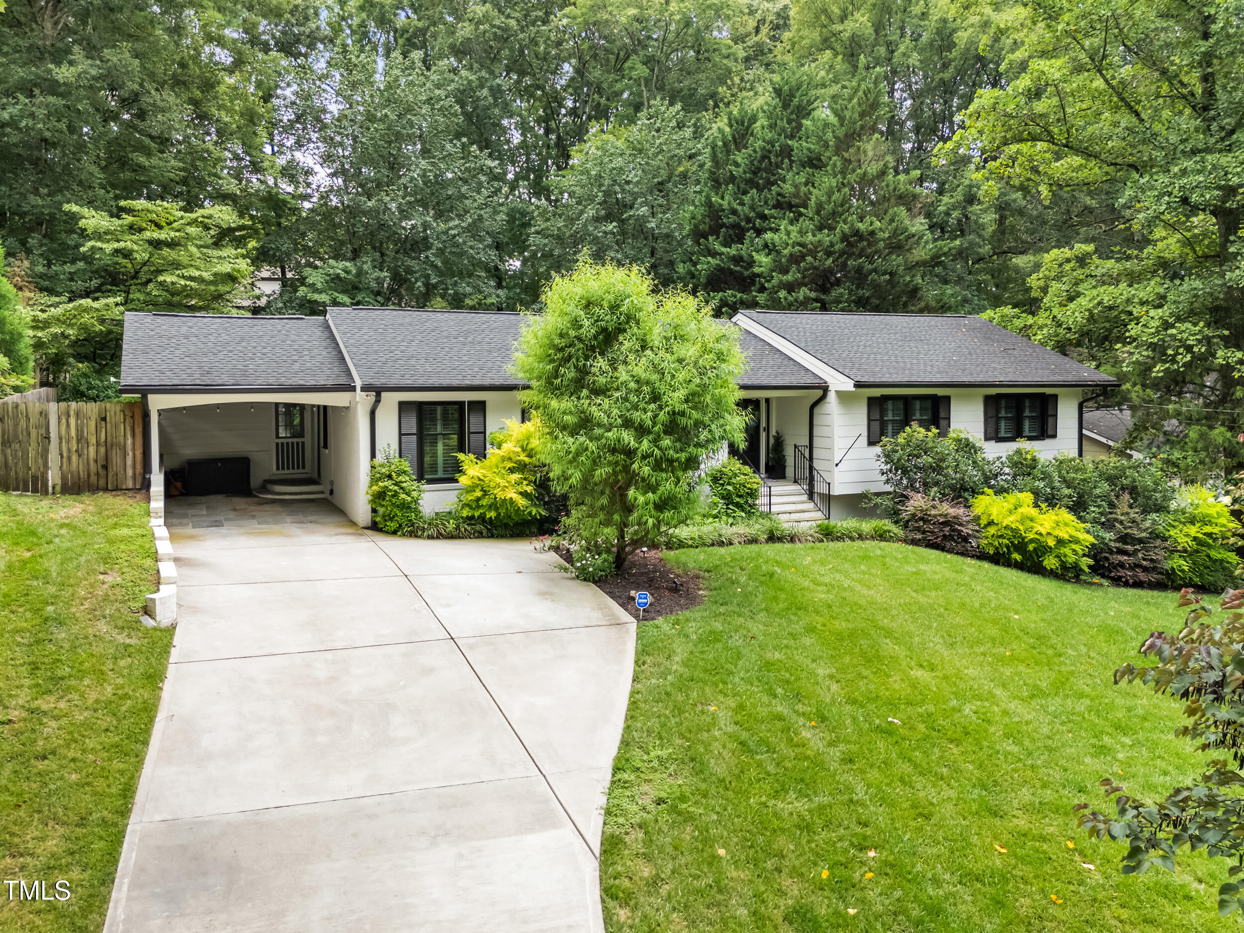 Property Photo: 911 Temple Street NC 27609