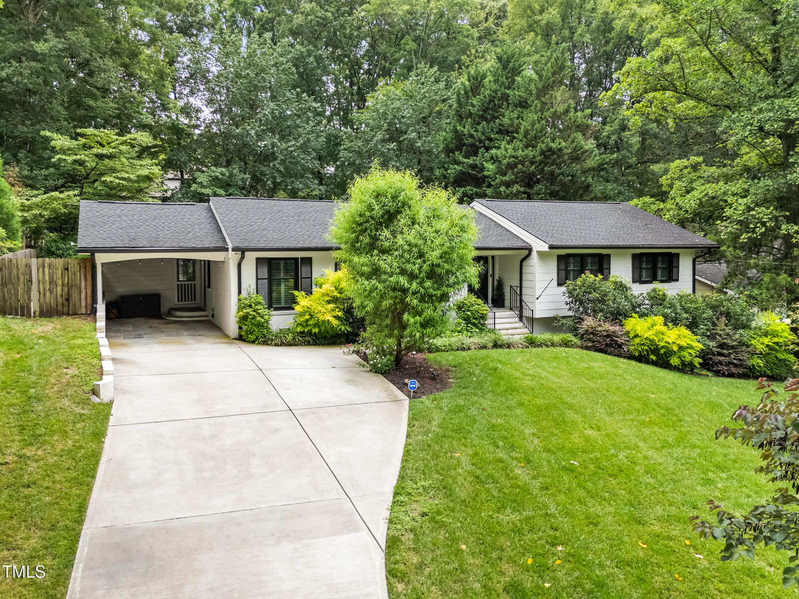 Property Photo:  911 Temple Street  NC 27609 