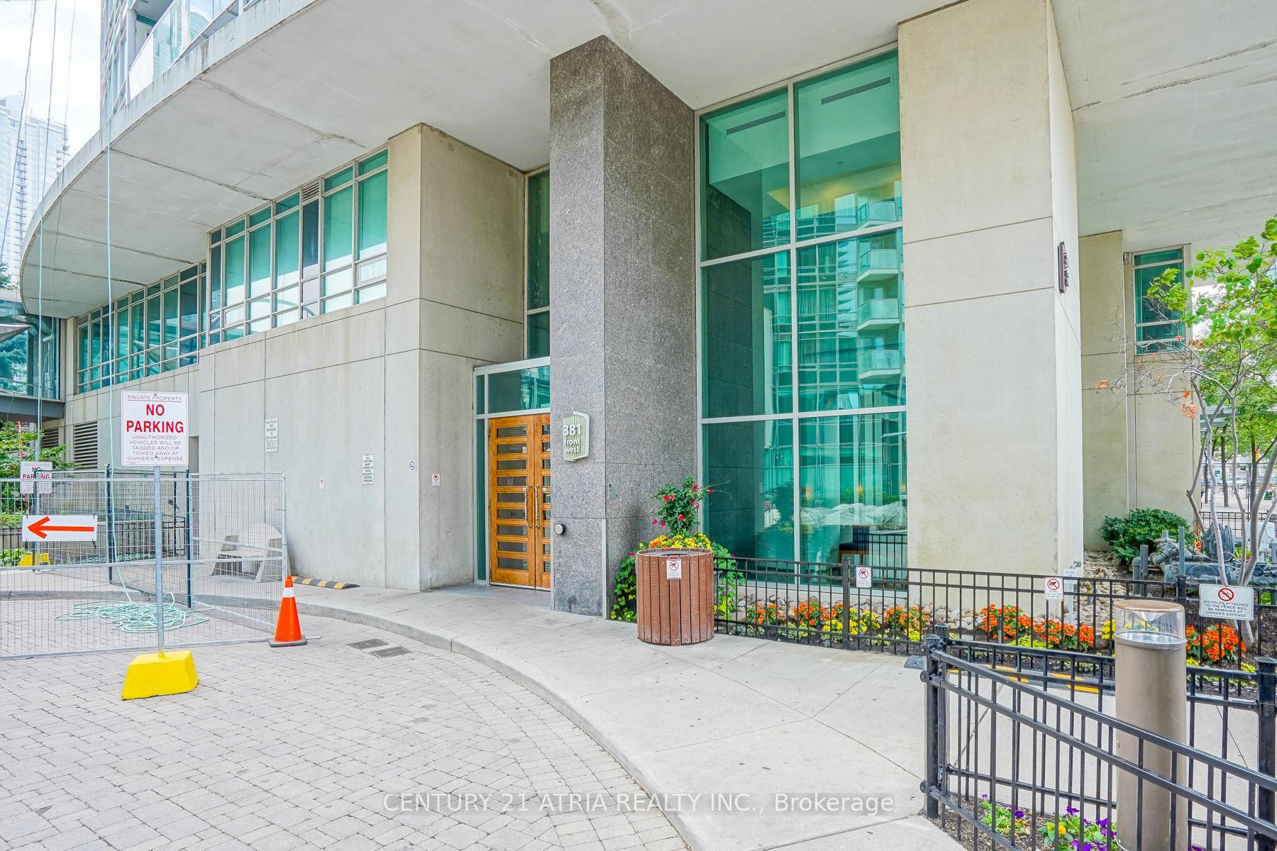 Photo de la propriété:  381 Front Street 3102  ON M4V 2T6 