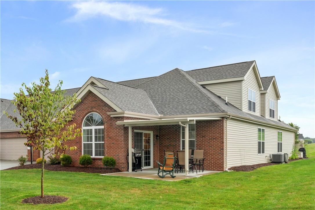 Property Photo: 1053 Carriage Ln PA 16056