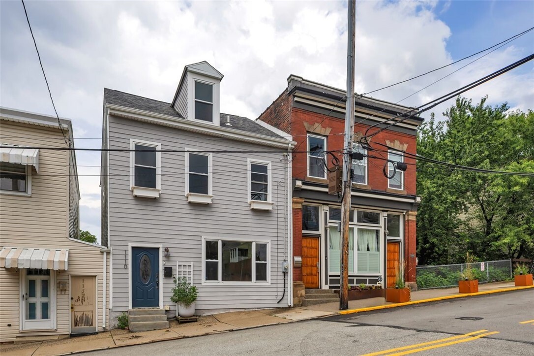 Property Photo: 1110 Herron Ave PA 15219