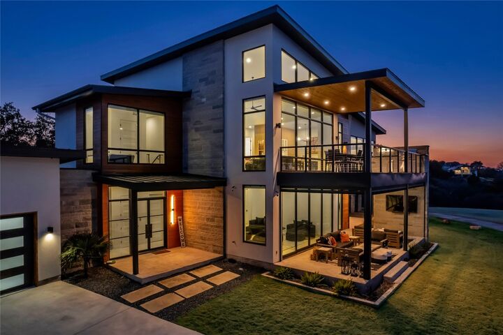 Property Photo: 207 Kites Court TX 78657