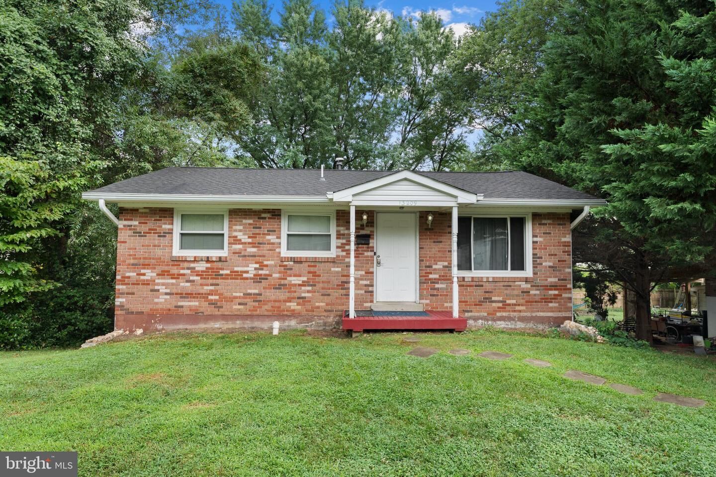 Property Photo: 13209 Hawthorn Lane VA 22193