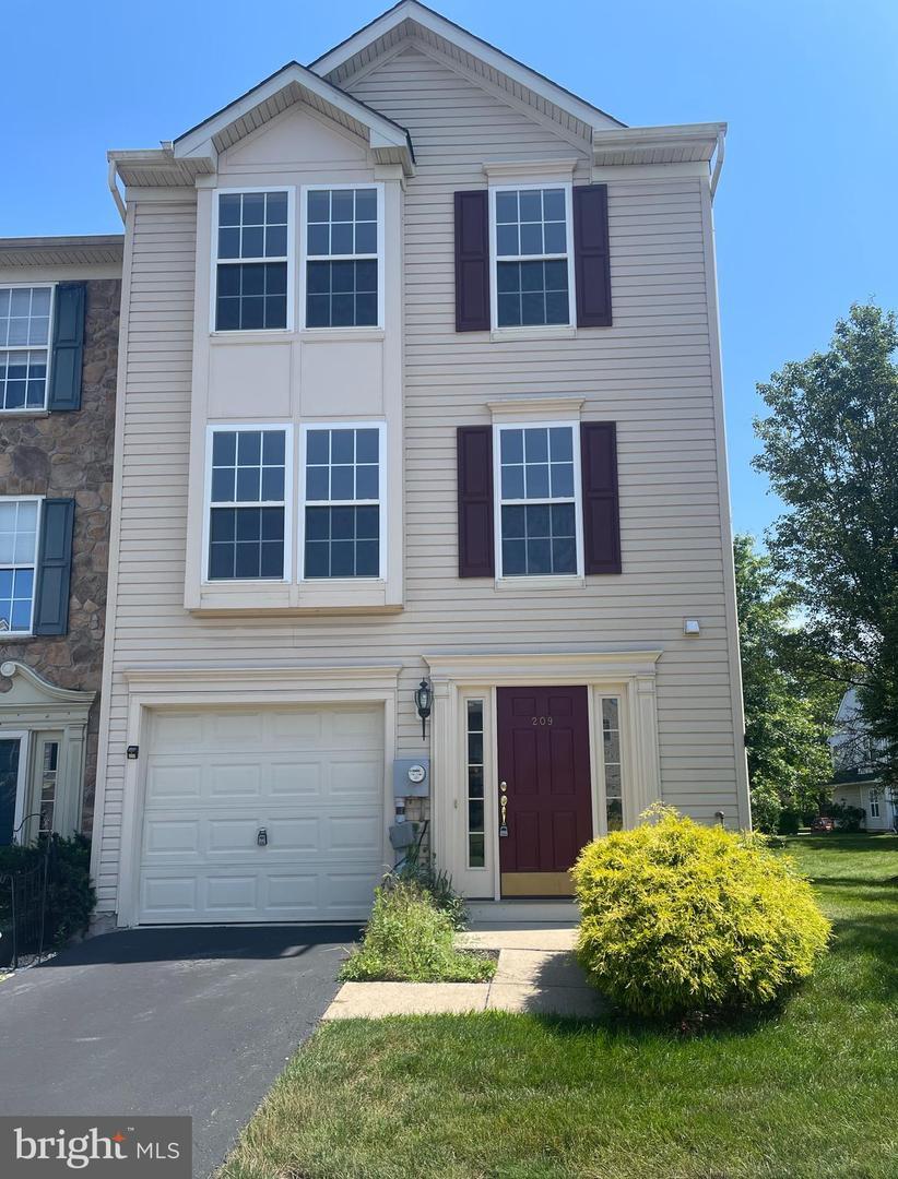 Property Photo: 209 Windsor Court PA 18951