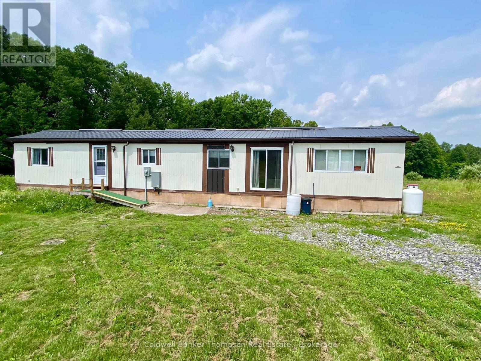 Property Photo: 28 Hilltop Road South ON P0H 1A0