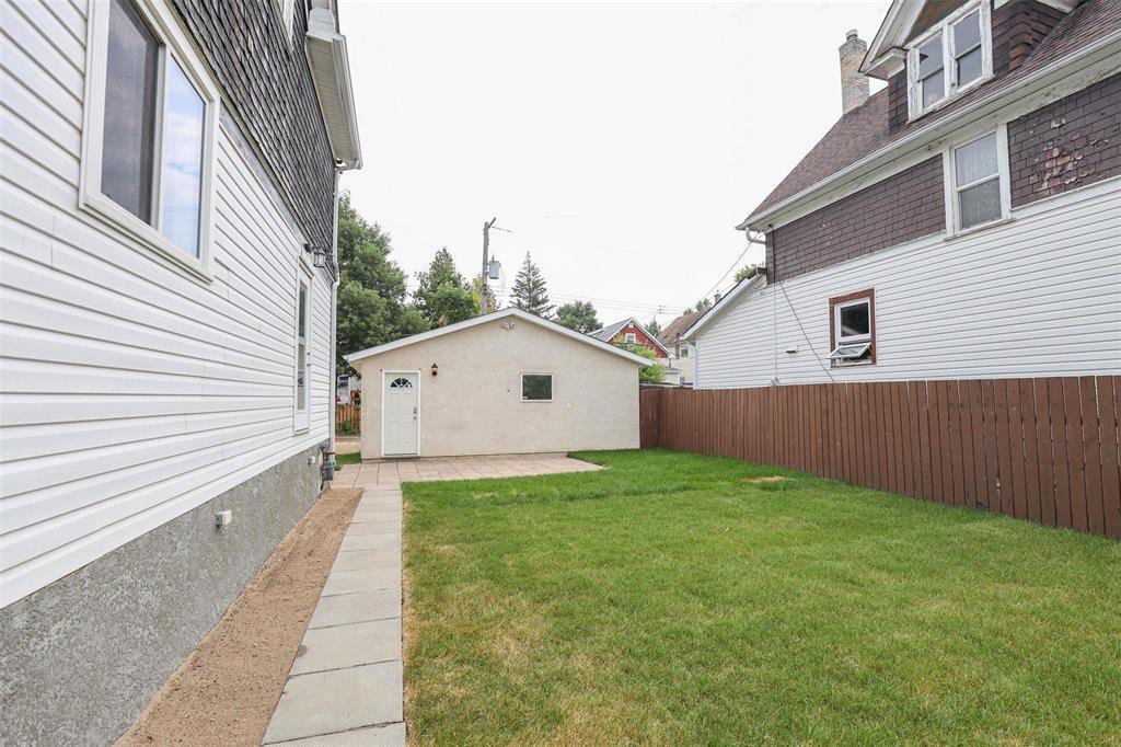 Property Photo: 493 Lipton Street MB R3G 2H4