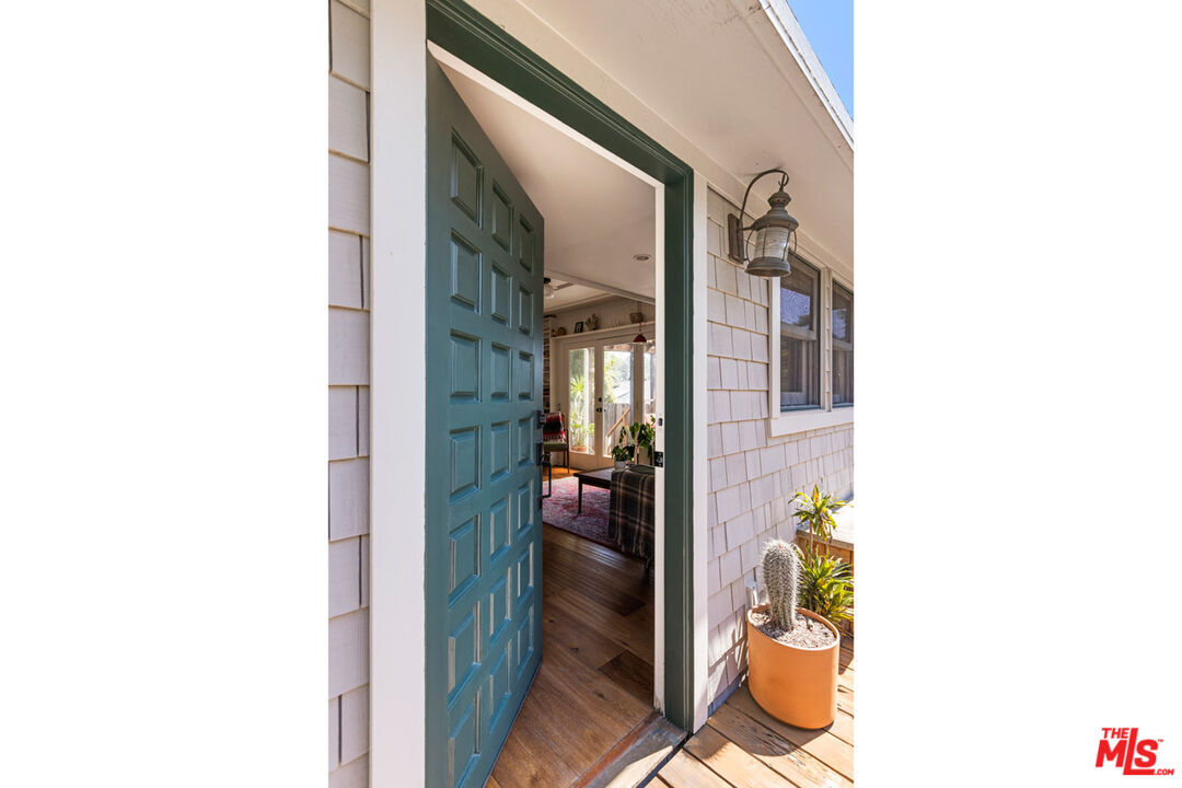 Property Photo: 632 Museum Dr CA 90065
