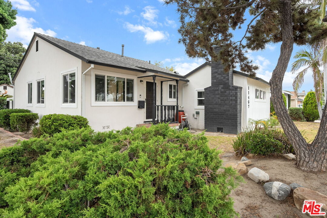 Property Photo: 11437 Fairford Ave CA 90650