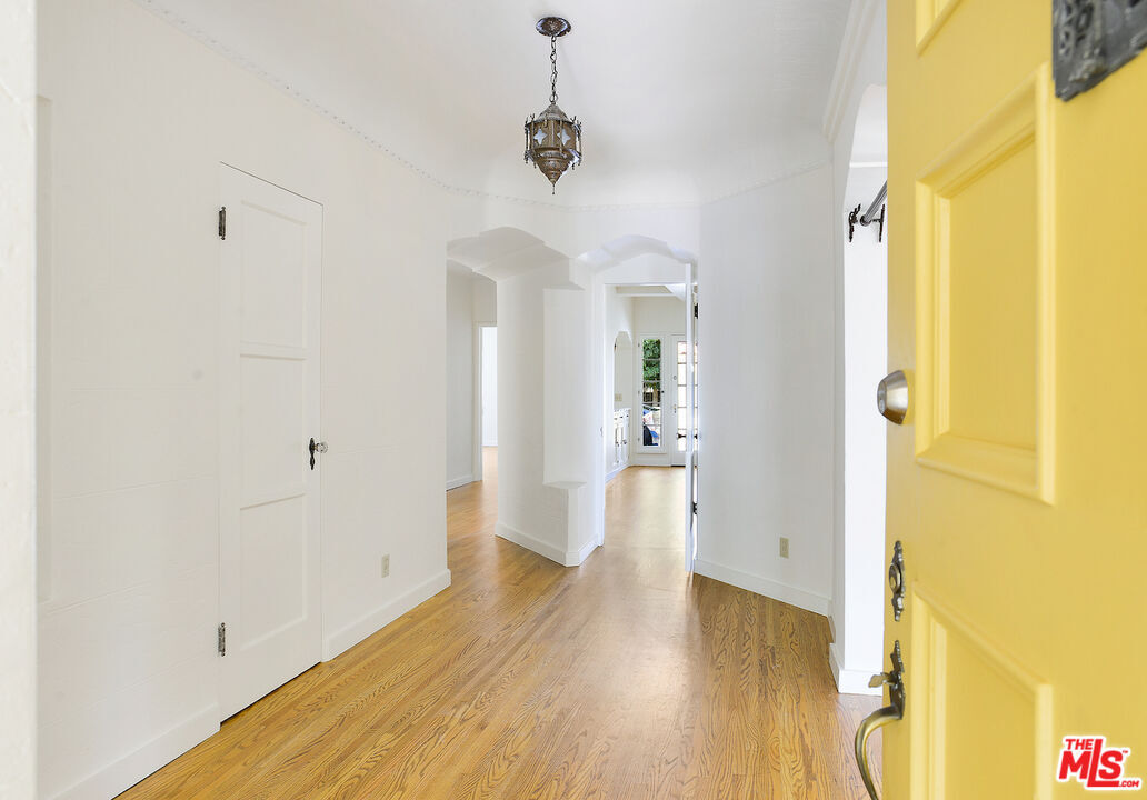 Property Photo: 6137 W 6th St CA 90048