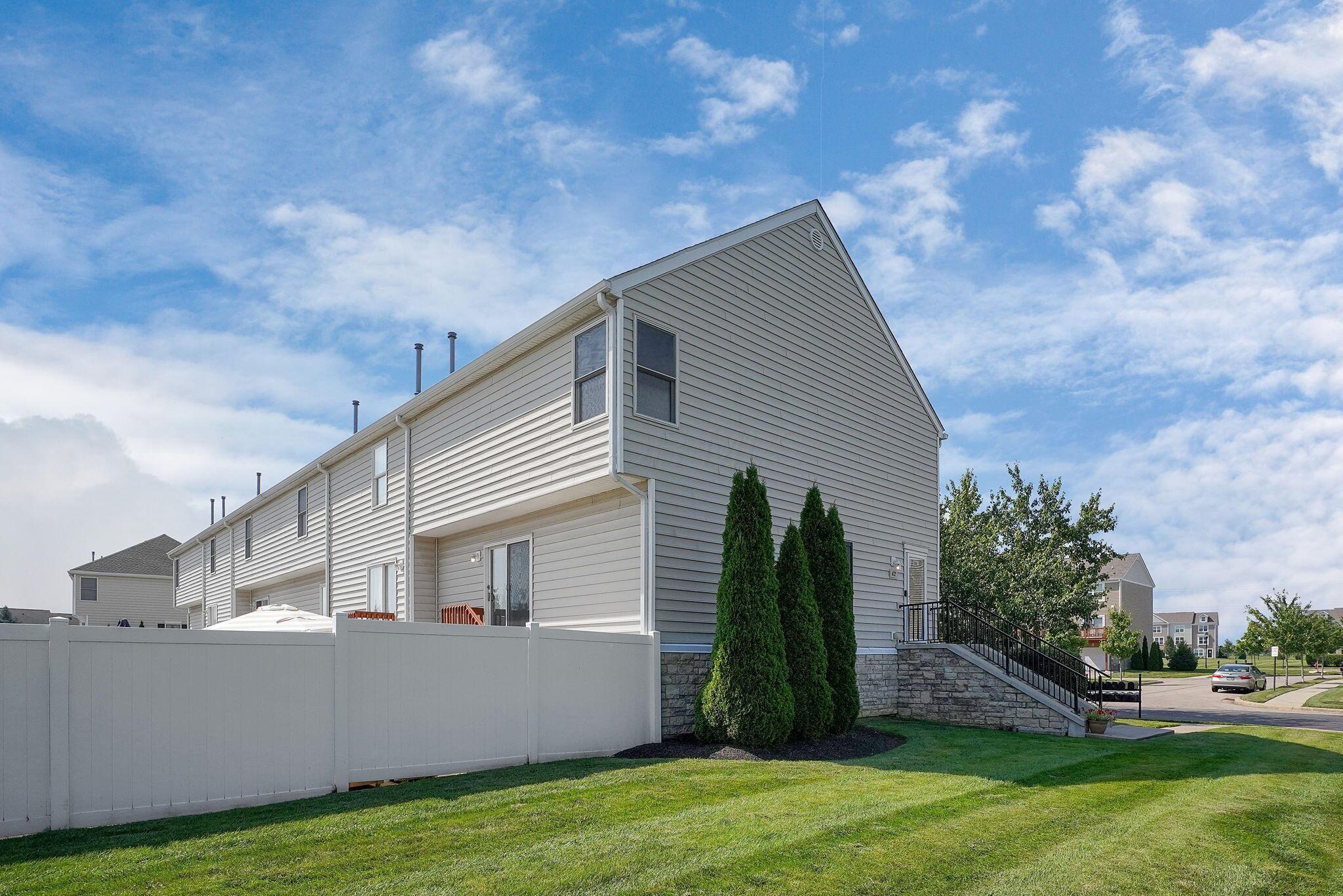 Property Photo:  472 Autumn Ridge Circle  OH 43147 