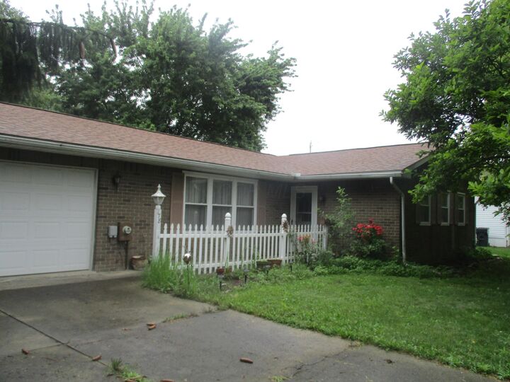 Property Photo:  178 Poplar Street  OH 43143 
