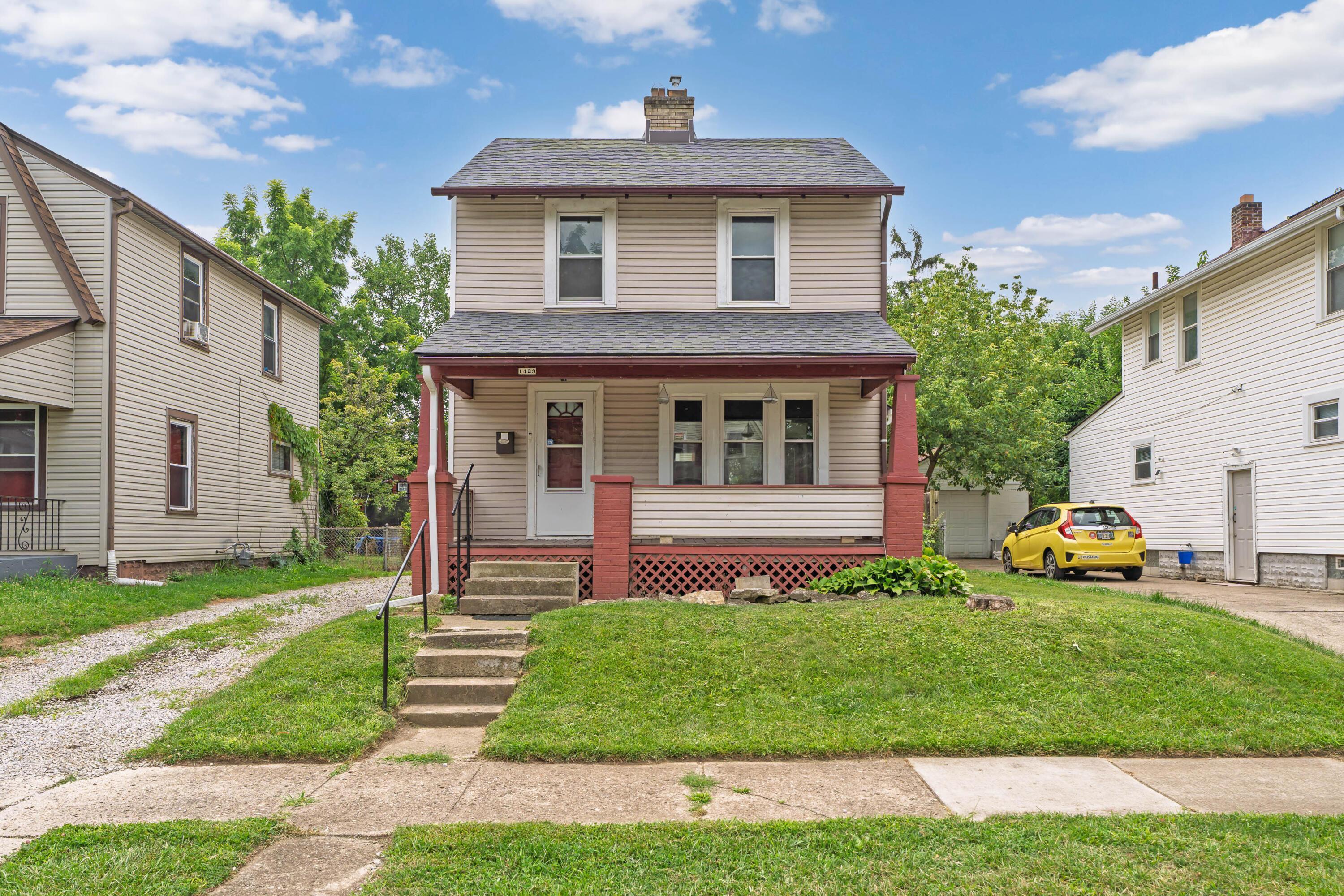 Property Photo: 1429 Loretta Avenue OH 43211
